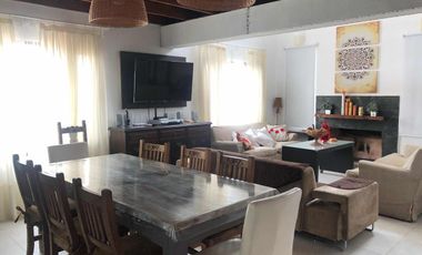 Casa en venta - 4 Dormitorios 3 Baños - Cochera - 350Mts2 - Costa Esmeralda