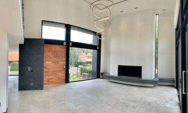 Casa Nueva Minimalista en Club de Golf los Encinos