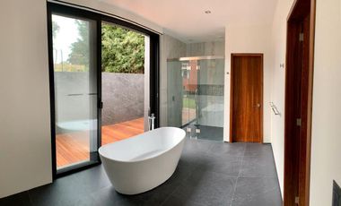 Casa Nueva Minimalista en Club de Golf los Encinos