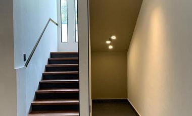 Casa Nueva Minimalista en Club de Golf los Encinos