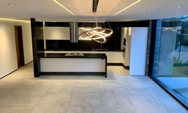 Casa Nueva Minimalista en Club de Golf los Encinos