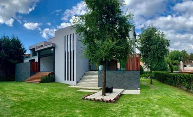 Casa Nueva Minimalista en Club de Golf los Encinos