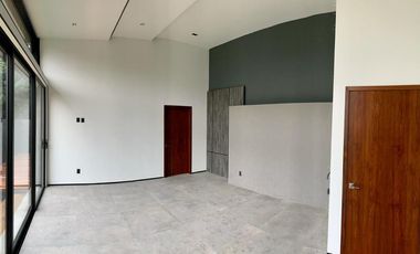 Casa Nueva Minimalista en Club de Golf los Encinos