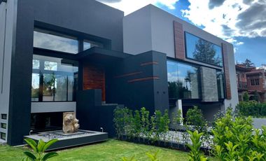 Casa Nueva Minimalista en Club de Golf los Encinos