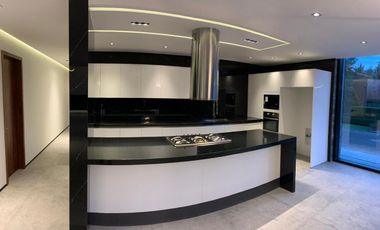 Casa Nueva Minimalista en Club de Golf los Encinos
