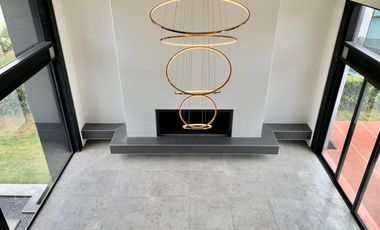 Casa Nueva Minimalista en Club de Golf los Encinos