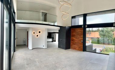Casa Nueva Minimalista en Club de Golf los Encinos