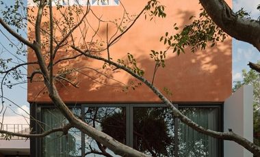 Venta o Renta Residencia en Privada frente al Campo de Golf Yucatán Countty Club