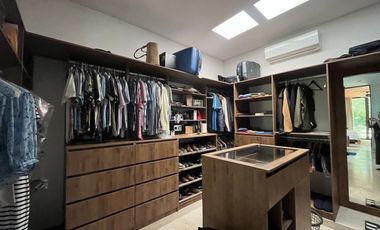 Venta o Renta Residencia en Privada frente al Campo de Golf Yucatán Countty Club