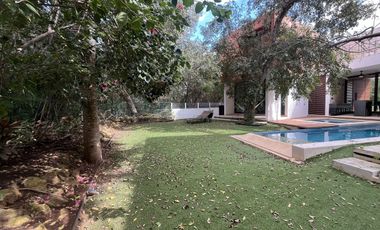Venta o Renta Residencia en Privada frente al Campo de Golf Yucatán Countty Club