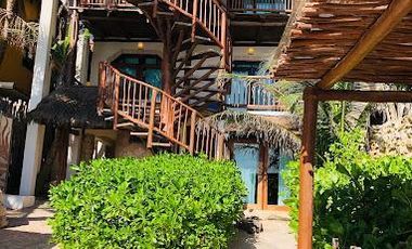 VENTA HOTEL EN TULUM A PIE DE PLAYA CON 16 HABITACIONES Y PENTHOUSE