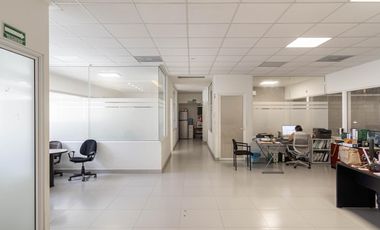 Local con oficinas en venta casi en Av. Donaldo Colosio