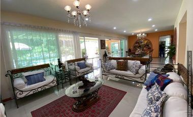 CASA EN VENTA EN LOMAS DE COCOYOC