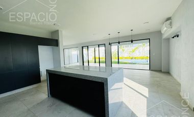 Casa en Fraccionamiento Paraíso Country Club