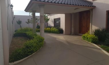 Hermosa casa EN VENTA de una planta con alberca en Pedregal de San Antonio