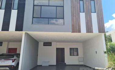 Casa - Fraccionamiento Altares Residencial