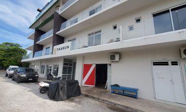 AMPLIO LOCAL EN VENTA EN PLAYA DEL CARMEN EN ESQUINA CON AFLUENCIA VEHICULAR.