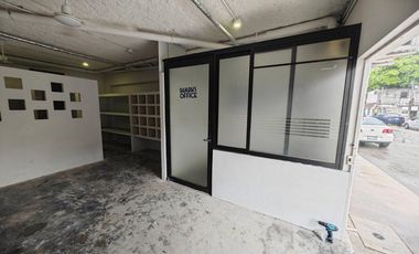 AMPLIO LOCAL EN VENTA EN PLAYA DEL CARMEN EN ESQUINA CON AFLUENCIA VEHICULAR.