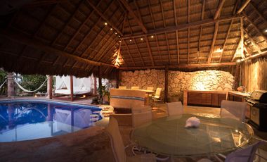 Casa Colonial de 7 Habitaciones en Venta en Isla Mujeres
