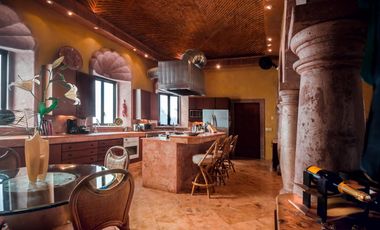 Casa Colonial de 7 Habitaciones en Venta en Isla Mujeres