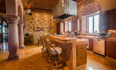 Casa Colonial de 7 Habitaciones en Venta en Isla Mujeres