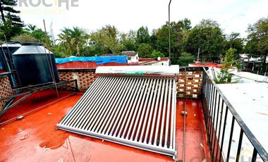 Edificio con departamentos y locales en venta en la zona de los berros