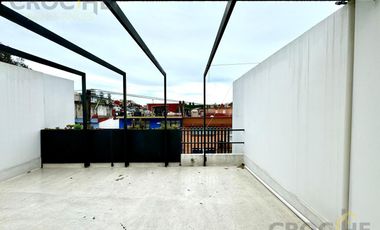 Edificio con departamentos y locales en venta en la zona de los berros