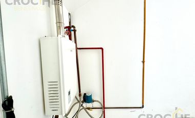 Edificio con departamentos y locales en venta en la zona de los berros