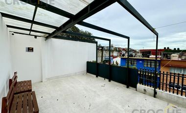 Edificio con departamentos y locales en venta en la zona de los berros