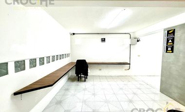 Edificio con departamentos y locales en venta en la zona de los berros