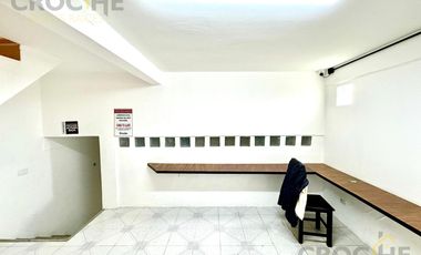 Edificio con departamentos y locales en venta en la zona de los berros