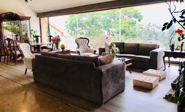 Casa en venta en Bosques de las Lomas para actualizar buena calle