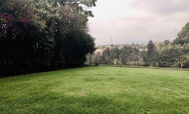 Casa en venta en Bosques de las Lomas para actualizar buena calle