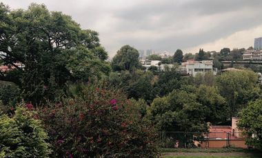 Casa en venta en Bosques de las Lomas para actualizar buena calle