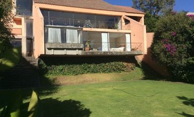 Casa en venta en Bosques de las Lomas para actualizar buena calle