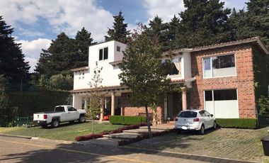 Casa en venta en el exclusivo fraccionamiento Los Encinos
