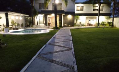 Casa en Venta en Lomas de Comanjilla con alberca