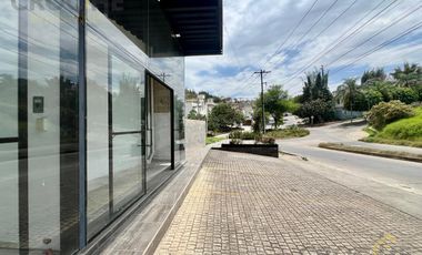 Local en renta en Xalapa Veracruz en fraccionamiento las fuentes, con estacionamiento