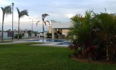 venta casa con alberca y club de playa.