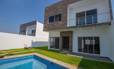 CASA EN VENTA CON ALBERCA
