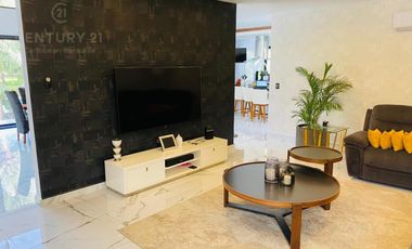 Estupenda casa en venta en Playacar, Playa del Carmen P3259