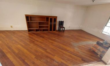 Casa en venta para remodelacion cercana a Plaza del Sol