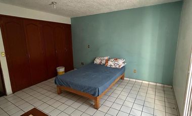 Casa en venta para remodelacion cercana a Plaza del Sol