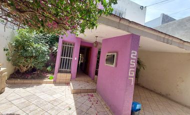Casa en venta para remodelacion cercana a Plaza del Sol