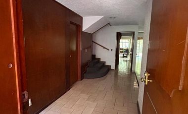 Casa en venta para remodelacion cercana a Plaza del Sol