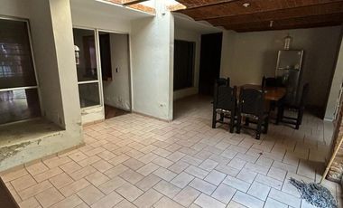 Casa en venta para remodelacion cercana a Plaza del Sol
