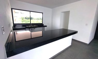 Venta de Casa con Piscina en Privada con Amenidades, Zona Norte de Mérida