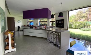 Magnífica residencia de lujo en Rancho San Francisco.