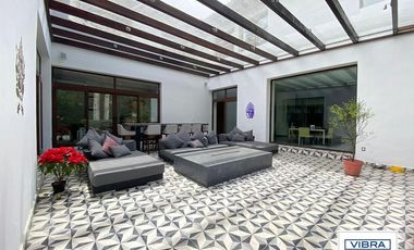 Magnífica residencia de lujo en Rancho San Francisco.