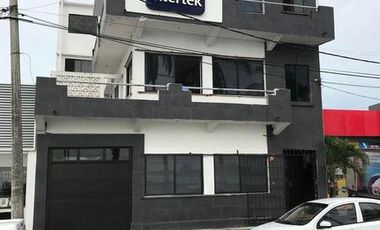 Edificio de oficinas en RENTA en Blvd Avila Camacho 414m frente al mar